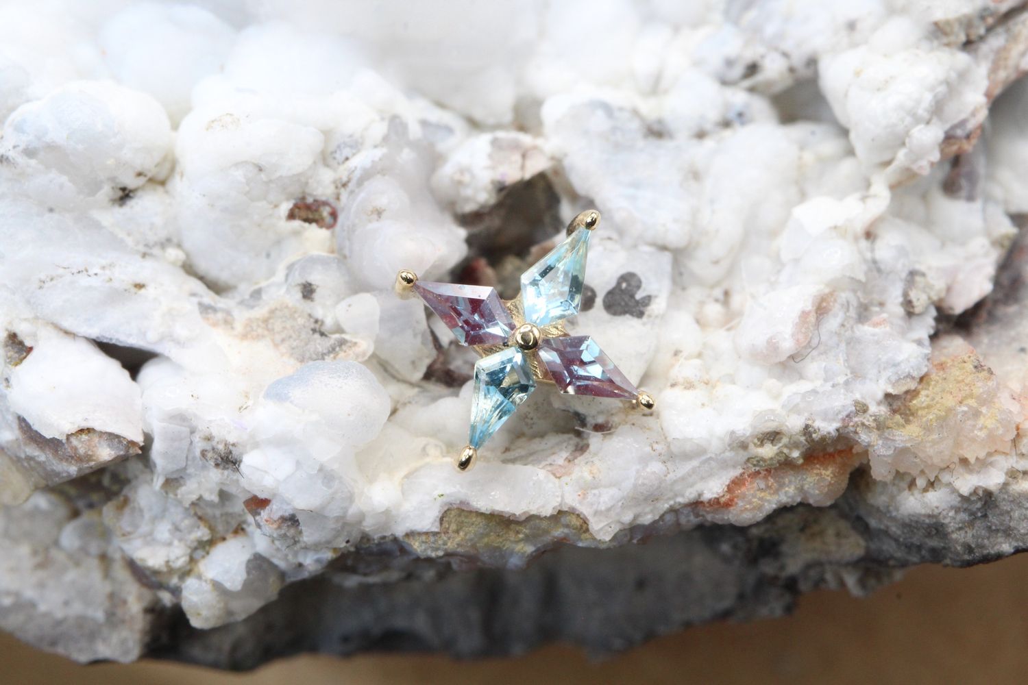 Threaded Yellow Gold Meteora Top, Gauge: 18/16ga, Stone: Chatham Alexandrite &amp; Swiss Blue Topaz