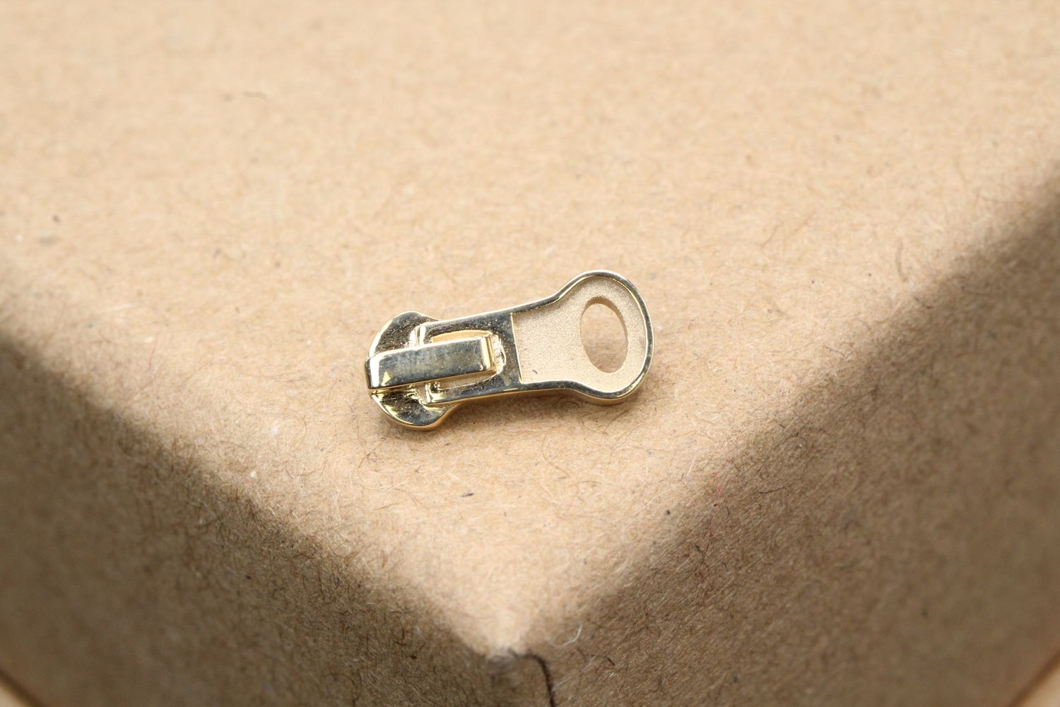 Yellow Gold Threaded Zipper Top, Gauge: 18/16ga, Type: Fixed