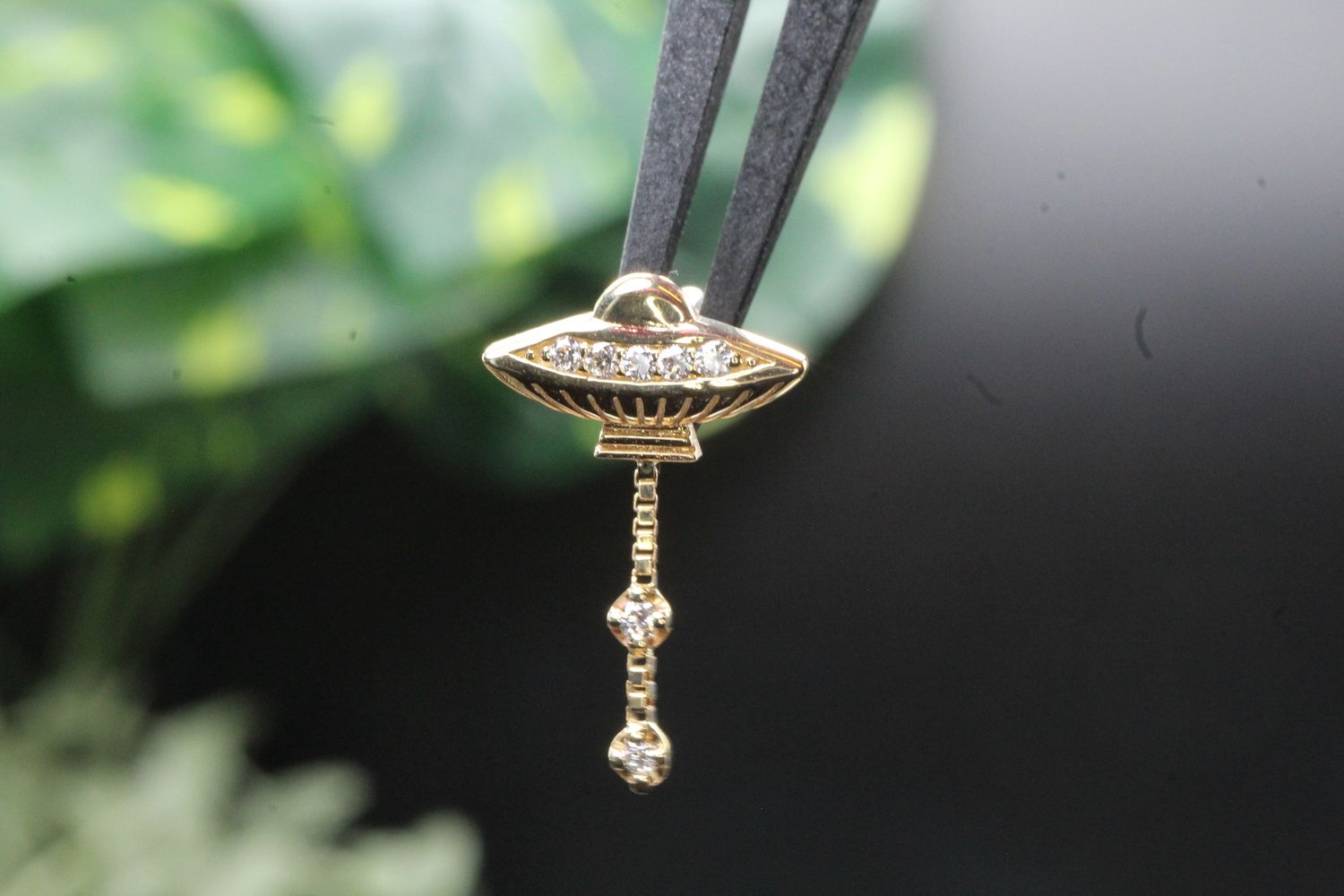 Threaded Yellow Gold Close Encounter Top, Gauge: 18/16ga, Stone: VS1 Diamonds