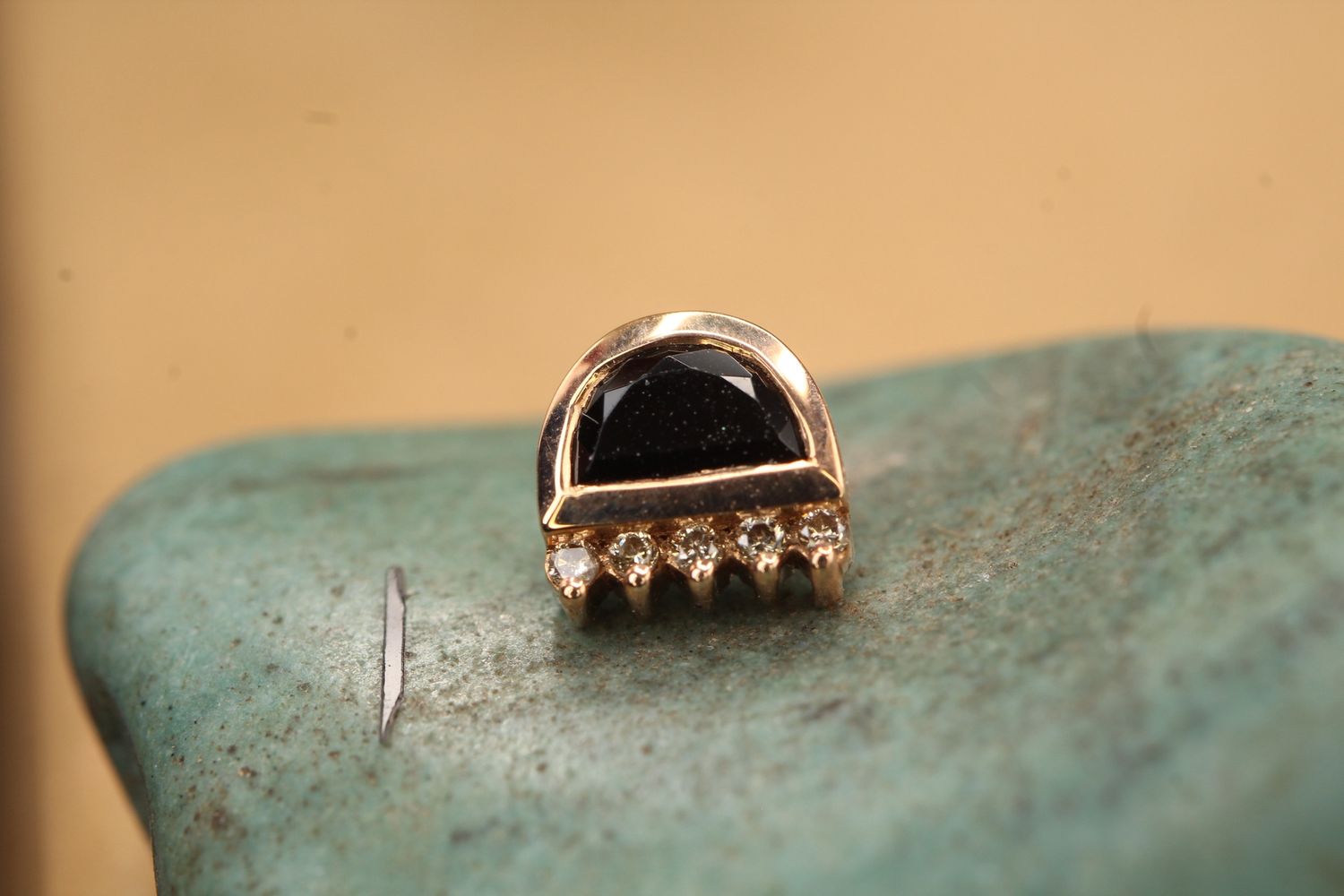 Threaded Rose Gold Rhea Top, Gauge: 18/16ga, Stone: Onyx &amp; Champagne Diamonds