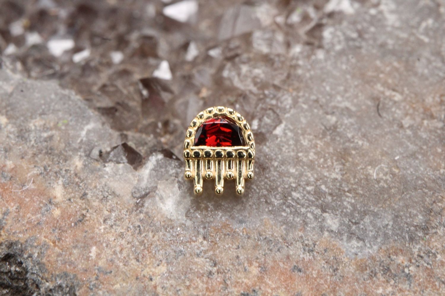 Threaded Yellow Gold Cannonball Top, Finish: Milgrain, Gauge: 18/16ga, Stone: Garnet