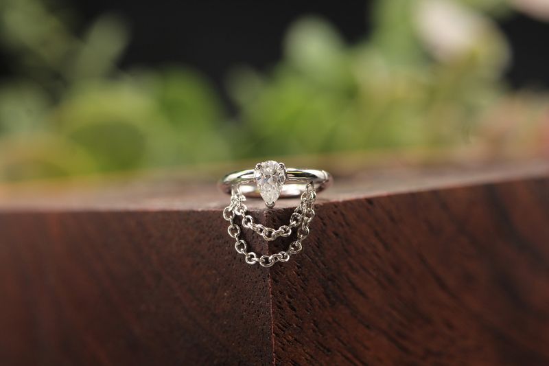 White Gold Call Me! Seam Ring
