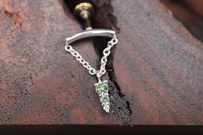 Threaded White Gold Kendall Bar Top