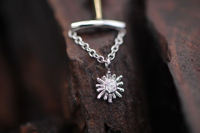 Threaded White Gold Kendall Bar Top