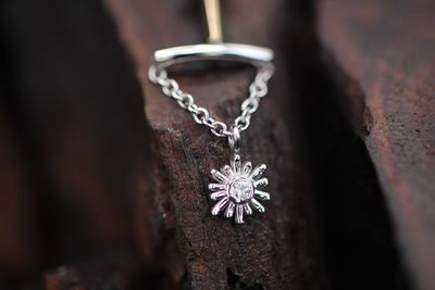 Threaded White Gold Kendall Bar Top