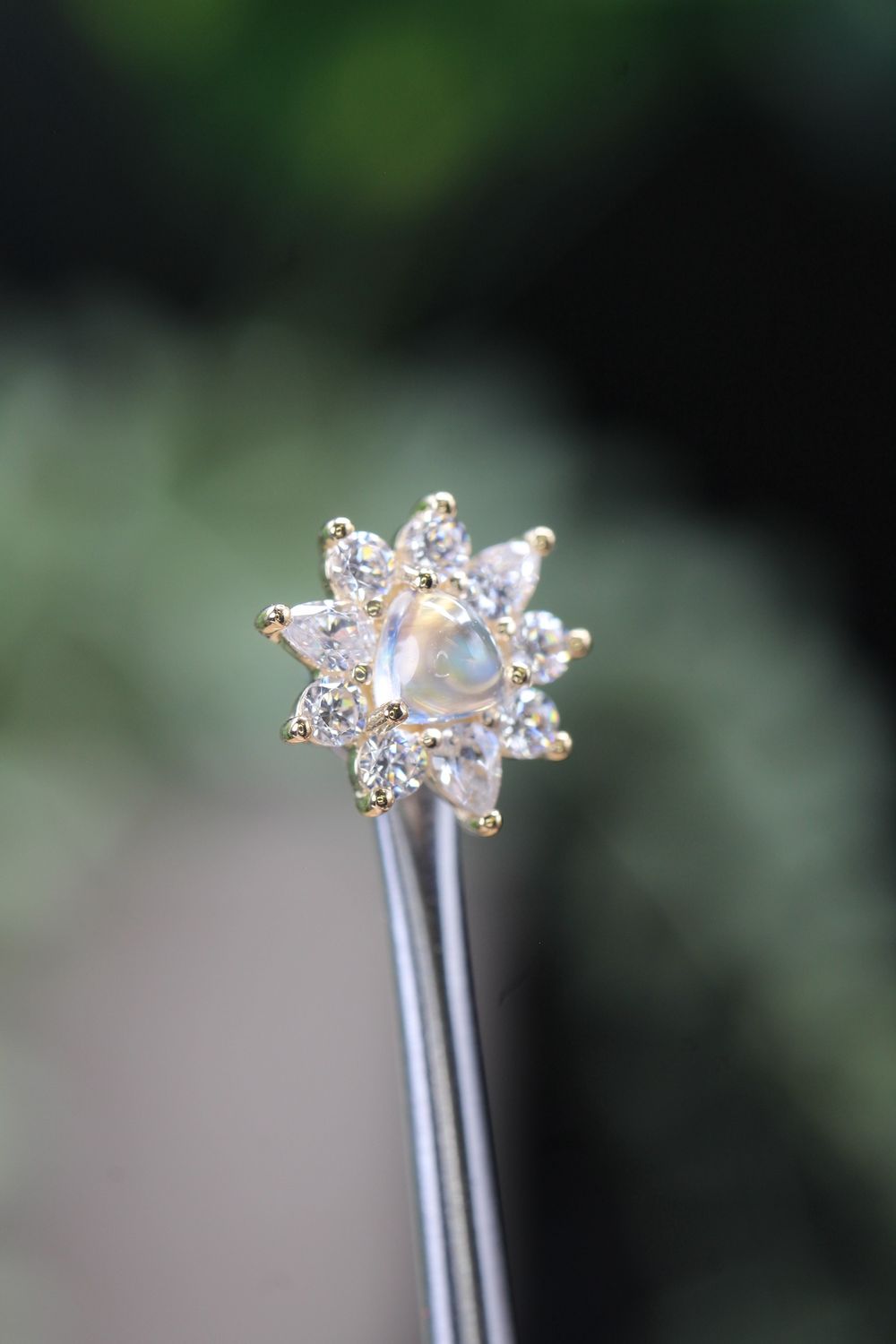 Threadless Yellow Gold Bayside Top, Stone: White CZ &amp; Rainbow Moonstone