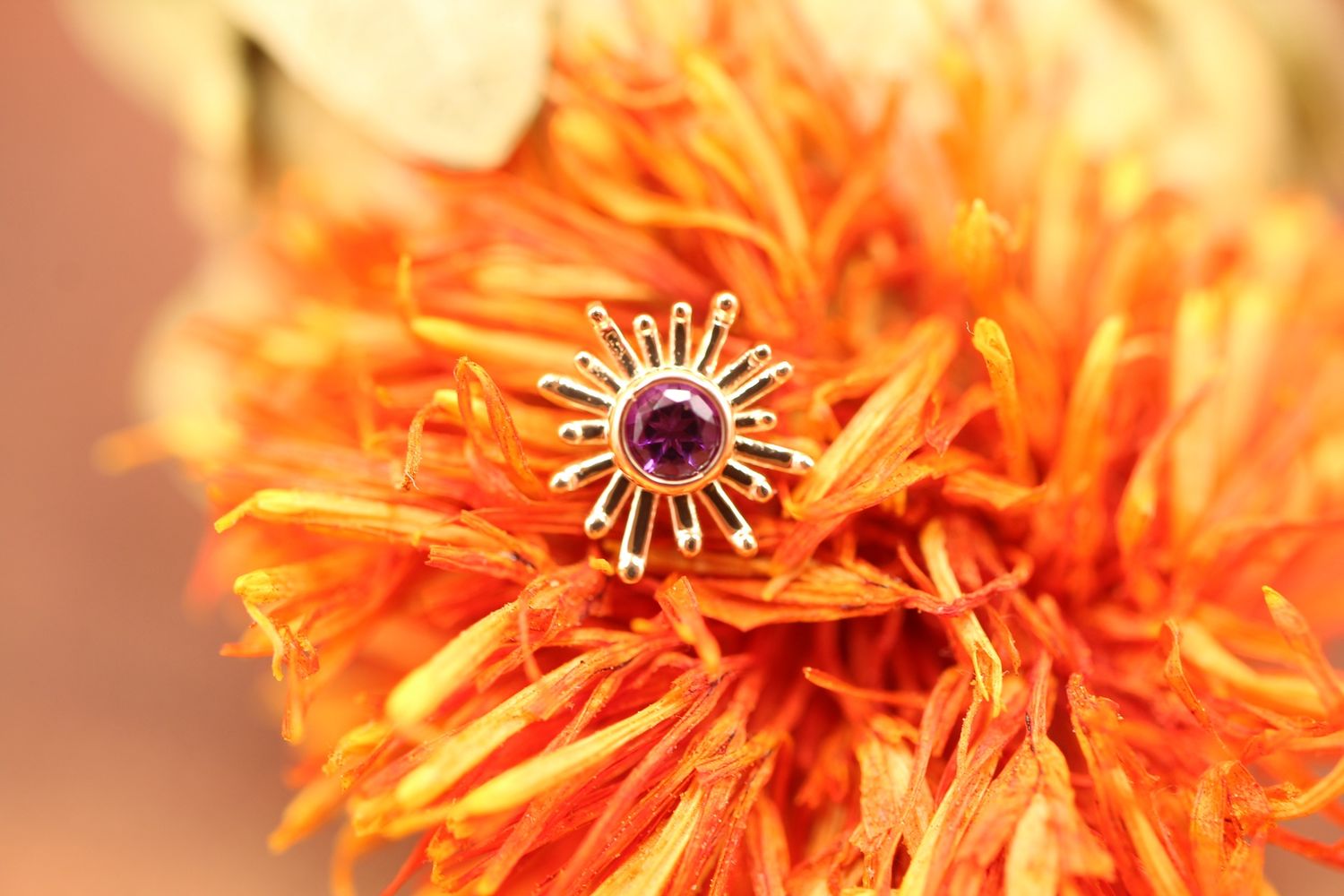 Threadless Yellow Gold Large Sunray Top, Stone: AA Amethyst