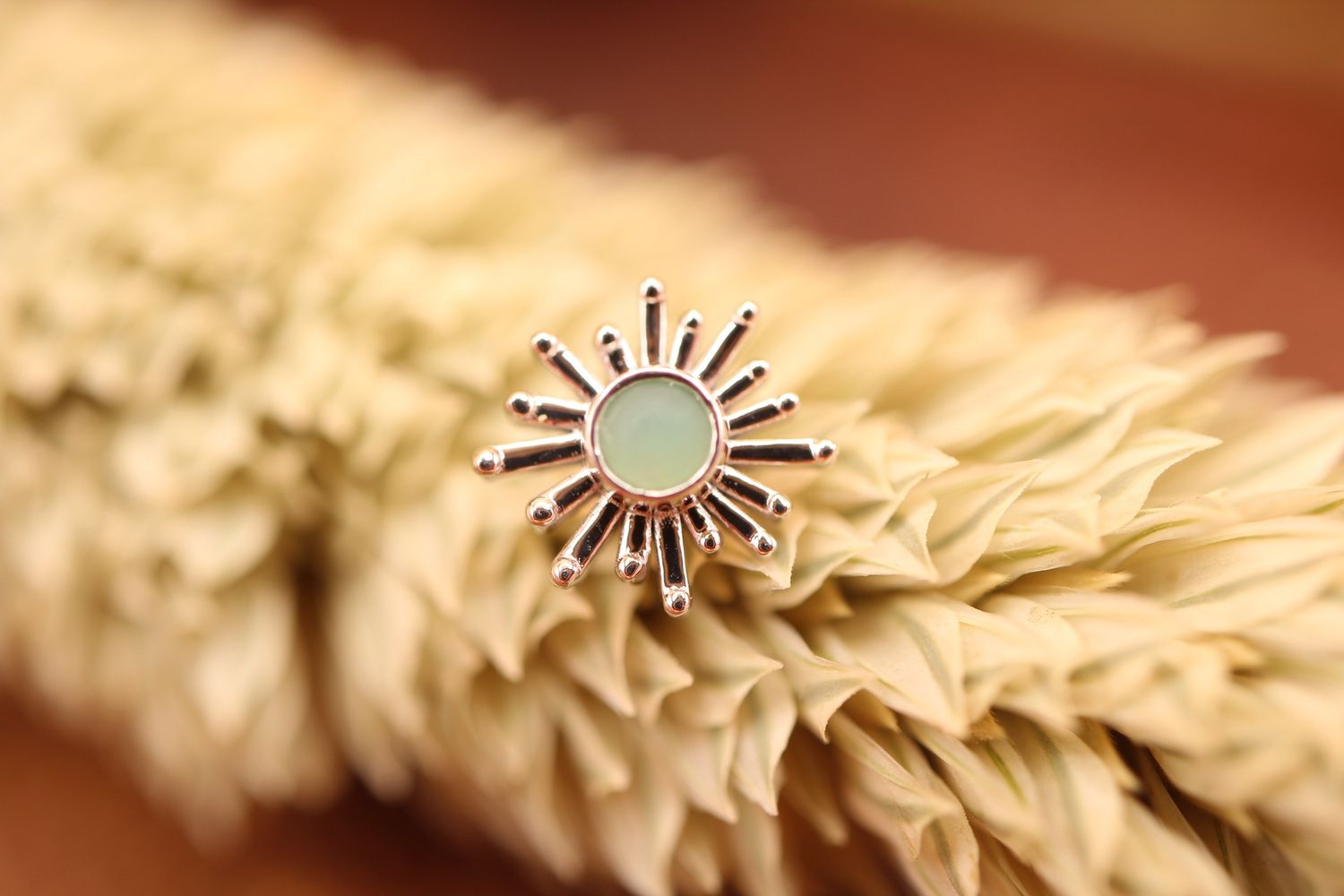 Threadless White Gold Large Sunray Top, Stone: Sandblasted Chrysoprase