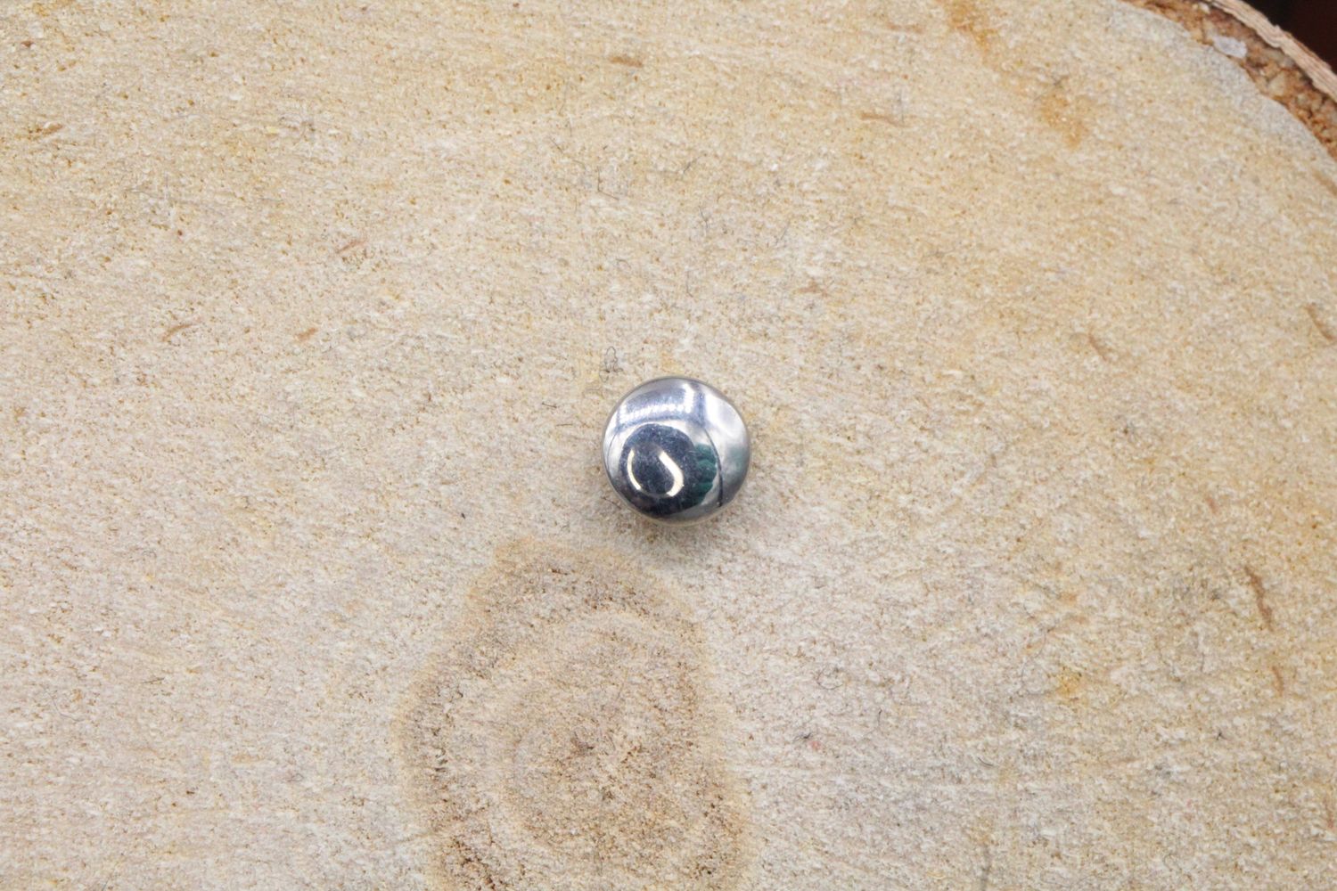 Threadless  Titanium Disc Tops, Finish: High Polished, Size: 1.5mm