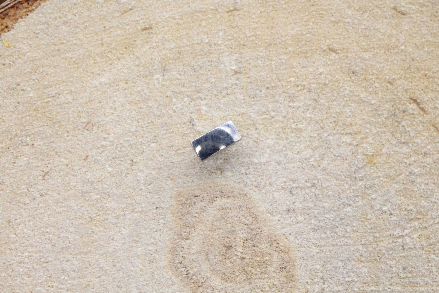 Threadless Titanium Shapes Top, Finish: High Polish, Size: 3mm, Type: Bar