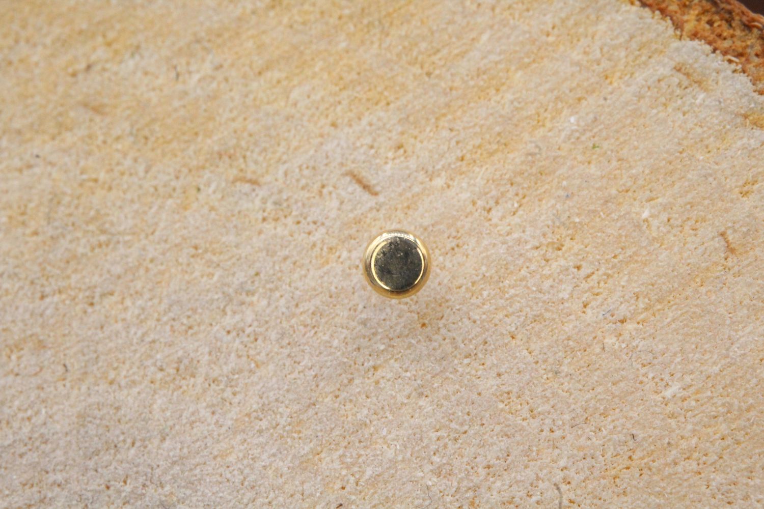 Threadless Yellow Gold Polished Disc Top, Size: 2mm