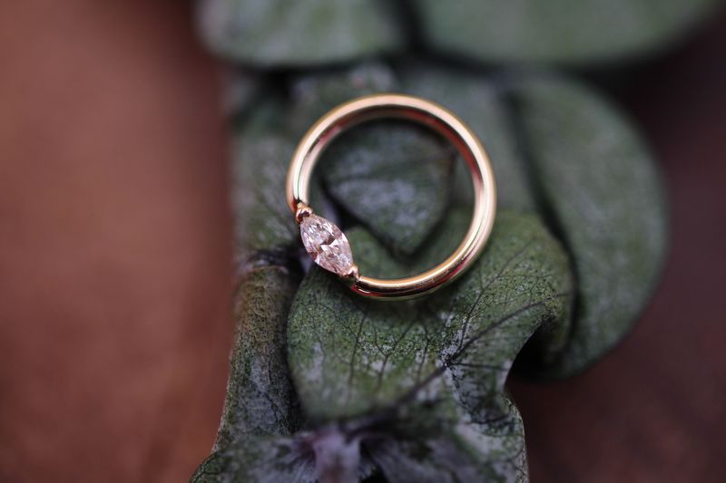 Yellow Gold Fixed V Prong Marquise Seam Ring