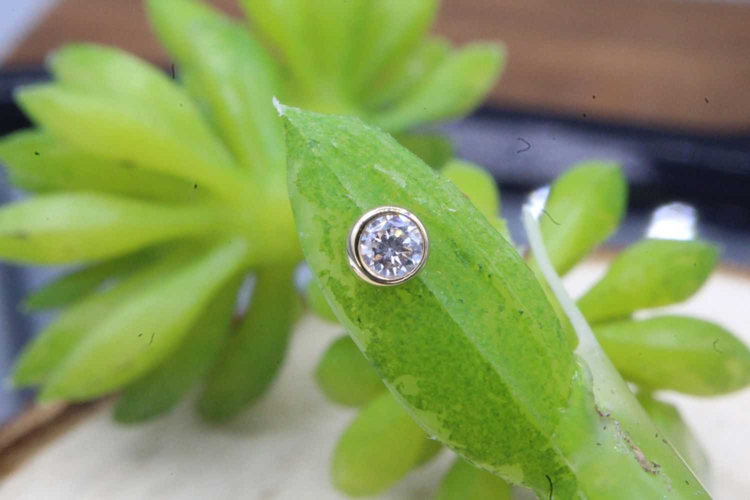 Threadless Yellow Gold Bezel Set White CZ Tops, Size: 2.25mm