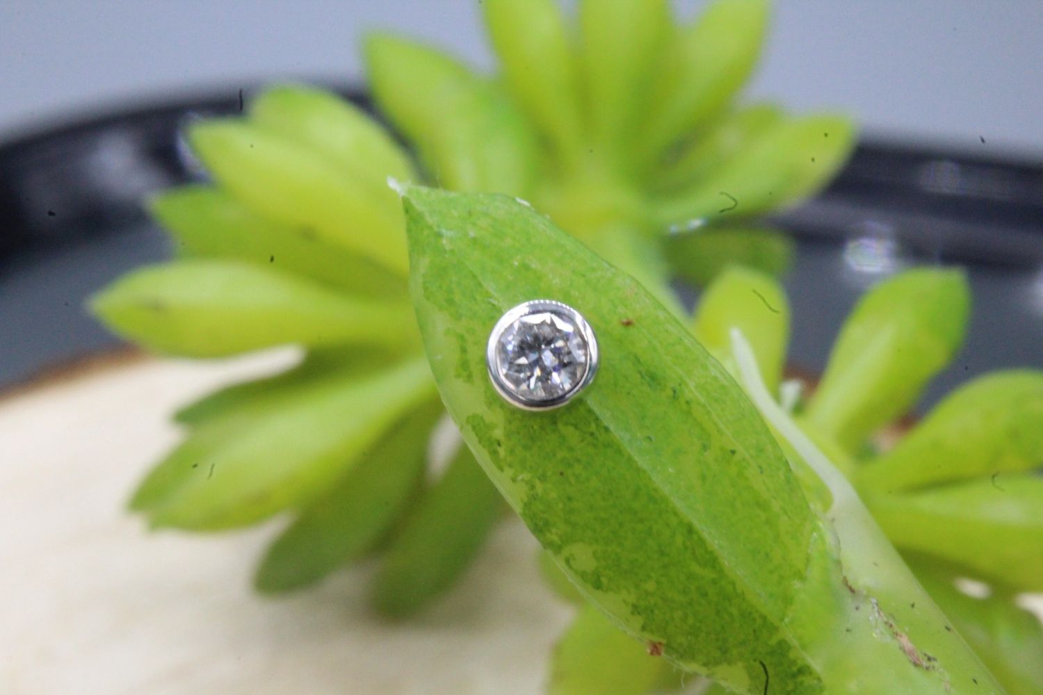 Threadless White Gold Bezel Set White CZ Top, Size: 2.25mm