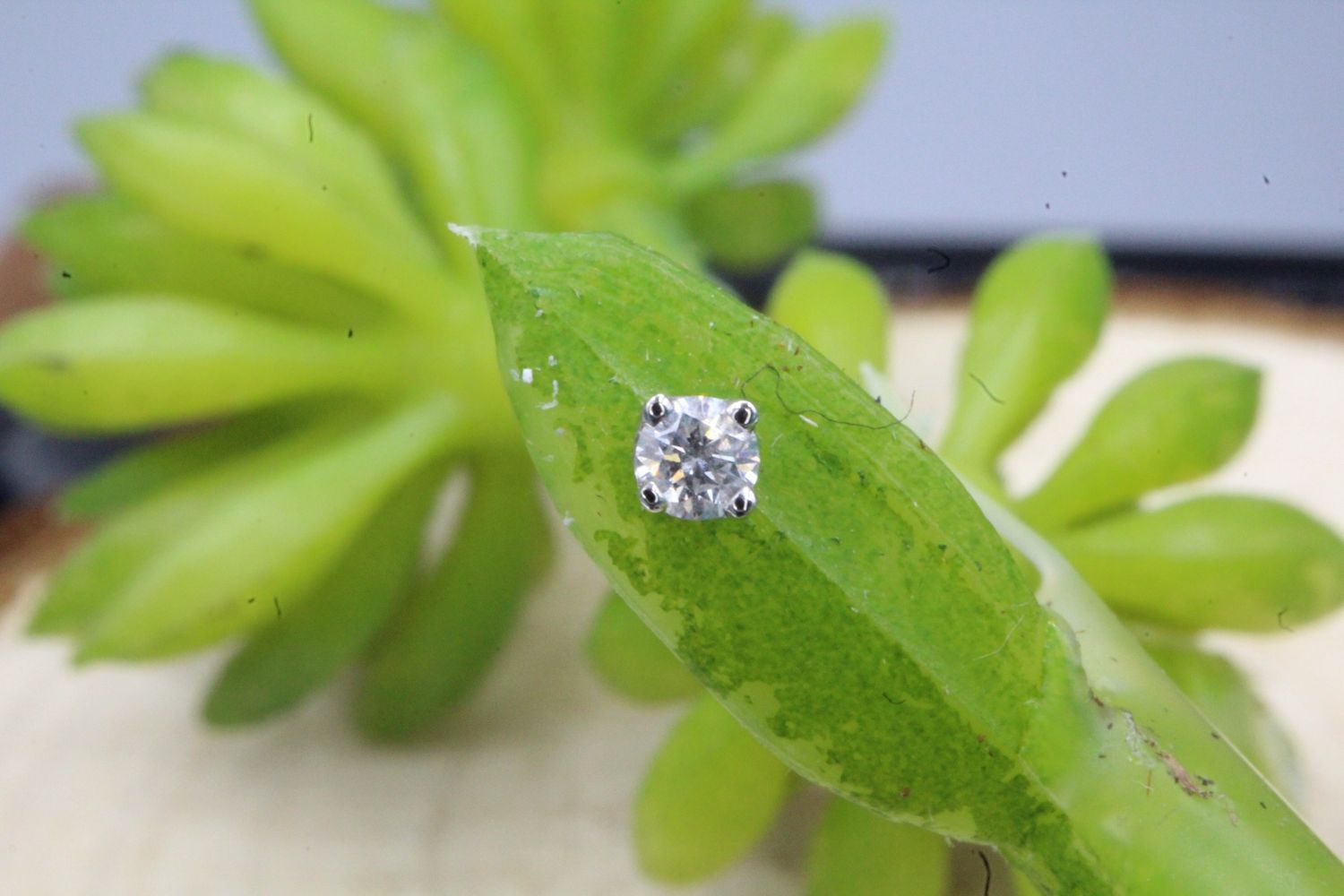 Threadless White Gold Prong Set White CZ, Size: 2.25mm