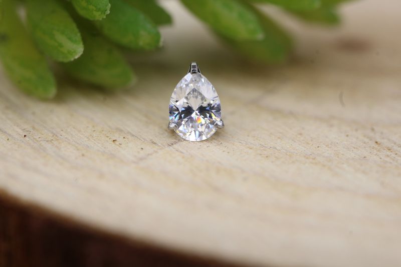 Threadless Titanium Pear Prong Set Tops