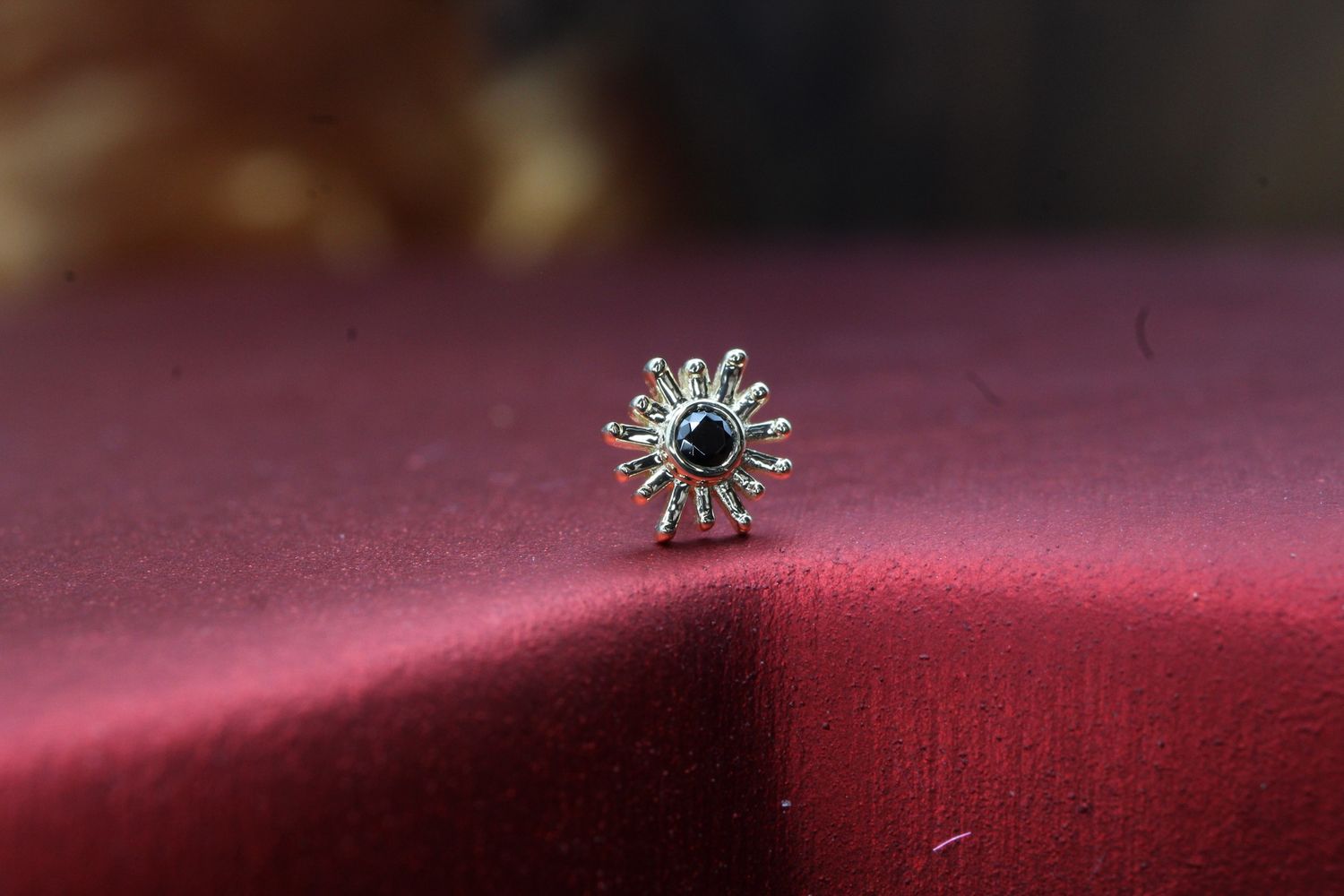 Threadless Yellow Gold Small Sunray, Stone: Padparadscha Sapphire (CH)