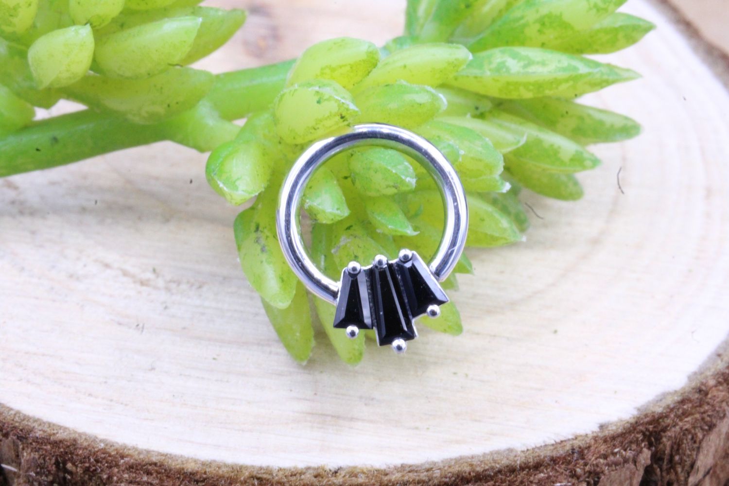 White Gold Oceane 3 Seam Ring, Orientation: Septum/Daith, Size: 16g 9/32'', Stone: Faceted Onyx