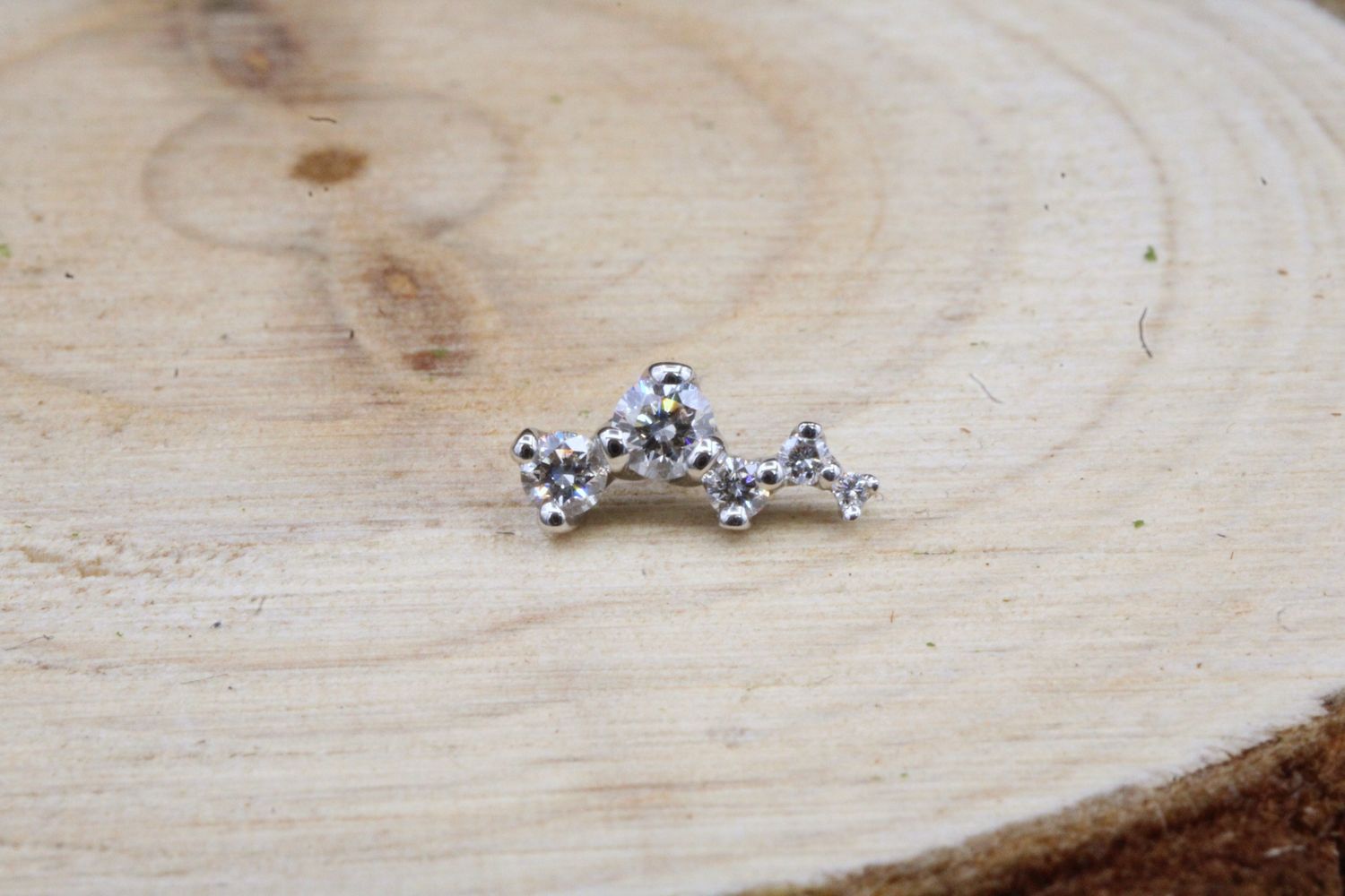 Threaded White Gold Ripple Top, Gauge: 14/12ga, Stone: VS1 White Diamond