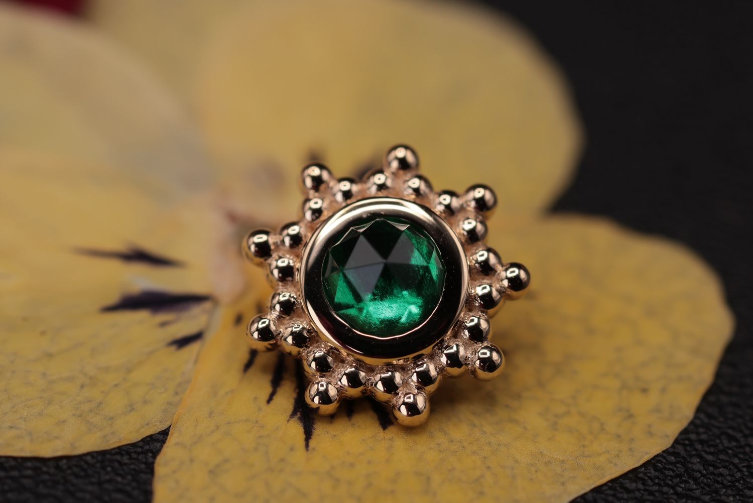 Threaded Yellow Gold Thursday Top, Gauge: 18/16ga, Size: 6mm w/ 3mm Gem, Stone: Emerald (CH)