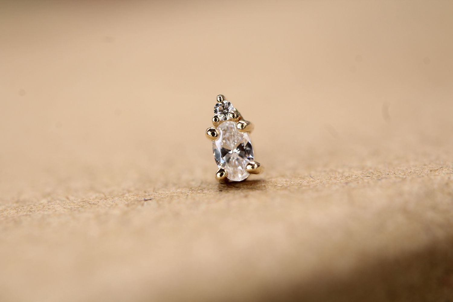 Threadless Yellow Gold Oval Prong with Accent Prong Top, Size: 3x2mm w/ 1mm Top, Stone: Chrysoberyl (CH) &amp; Emerald (CH)