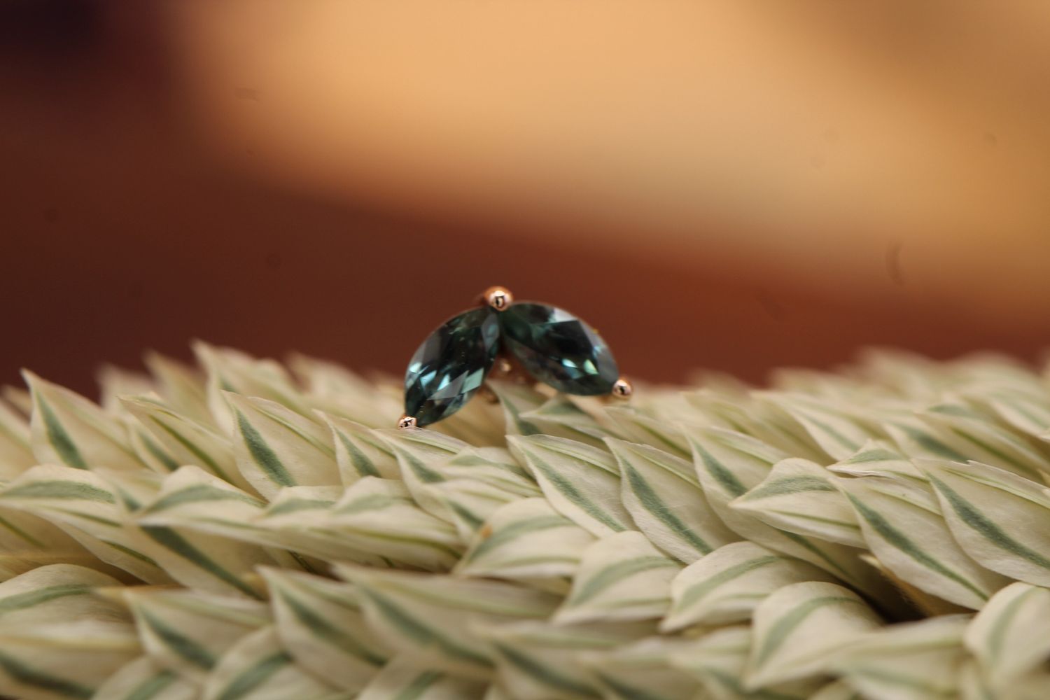 Threaded Rose Gold Petals Top, Size: 14/12ga, Stone: Grey Sapphire