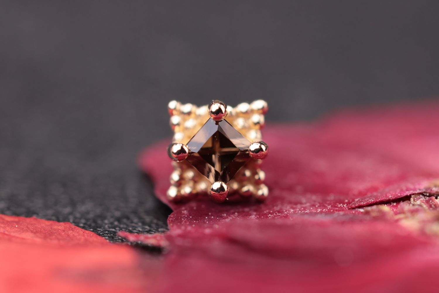 Threadless Yellow Gold Princess Mini Kandy Top, Stone: Smoky Quartz