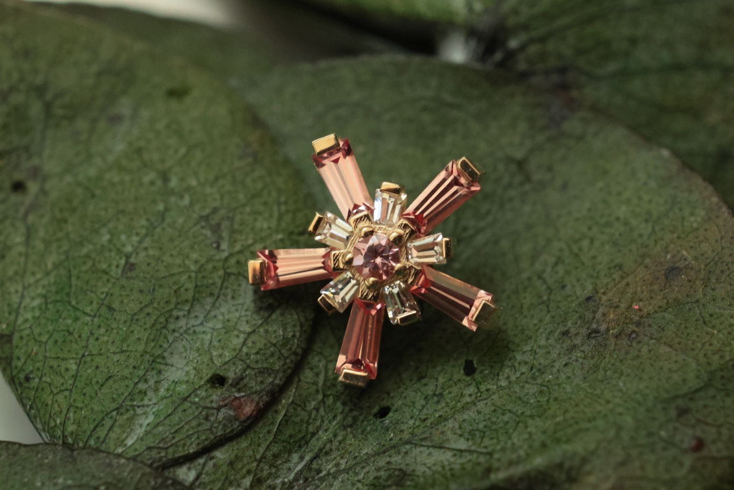 Threaded Yellow Gold Mininova Top, Gauge: 18/16g, Stone: Padparadscha Sapphire (CH) &amp; White CZ