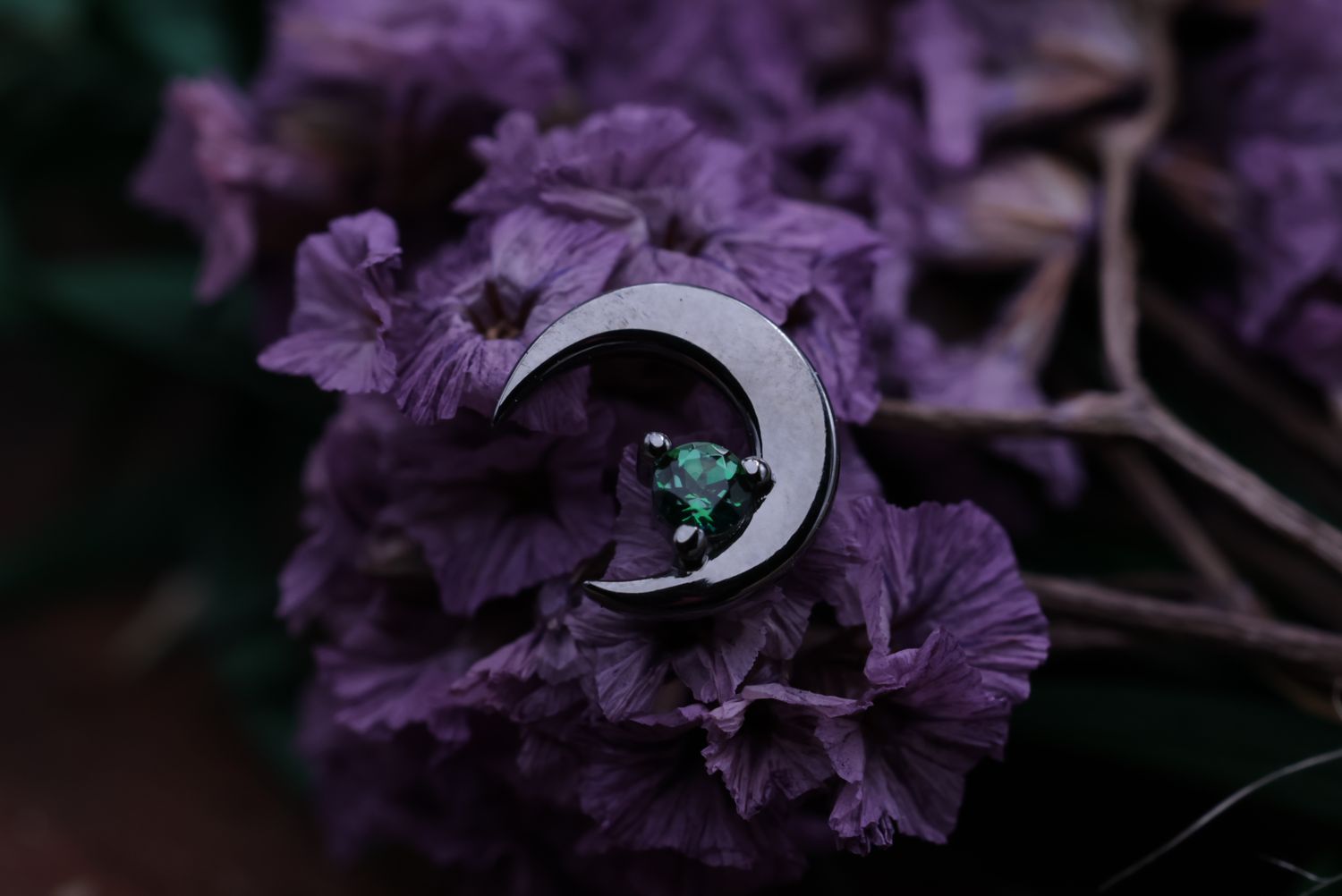 Threaded Black Rhodium Nyx Moon, Gauge: 18/16ga, Stone: Rainforest Topaz