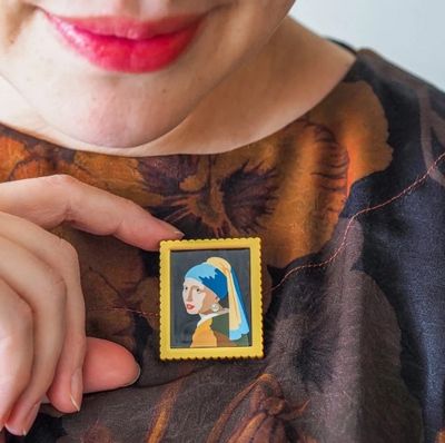 Vermeer Simplified Mini Brooch