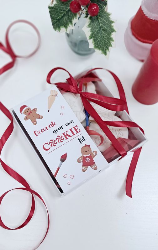 Paint your own Christmas cookies gift box