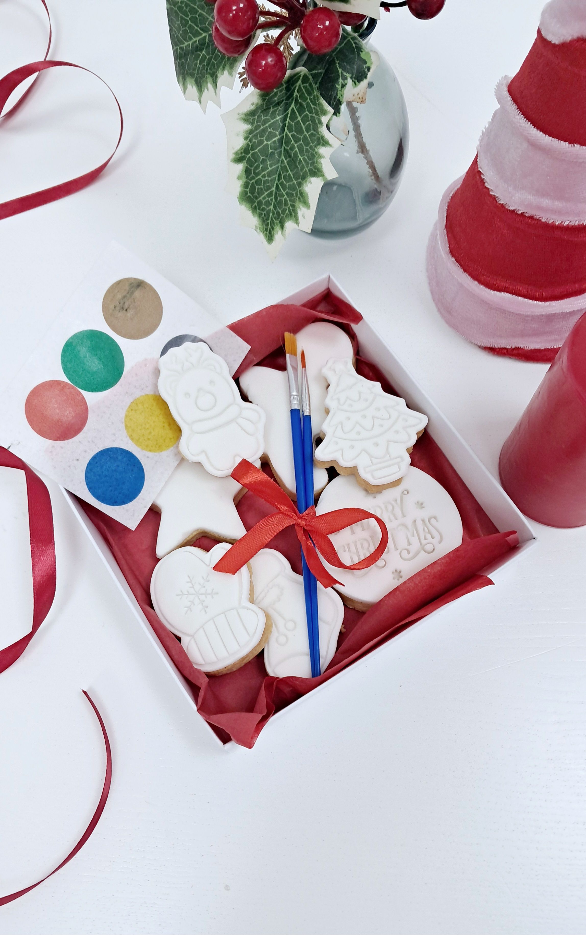 Paint your own Christmas cookies gift box