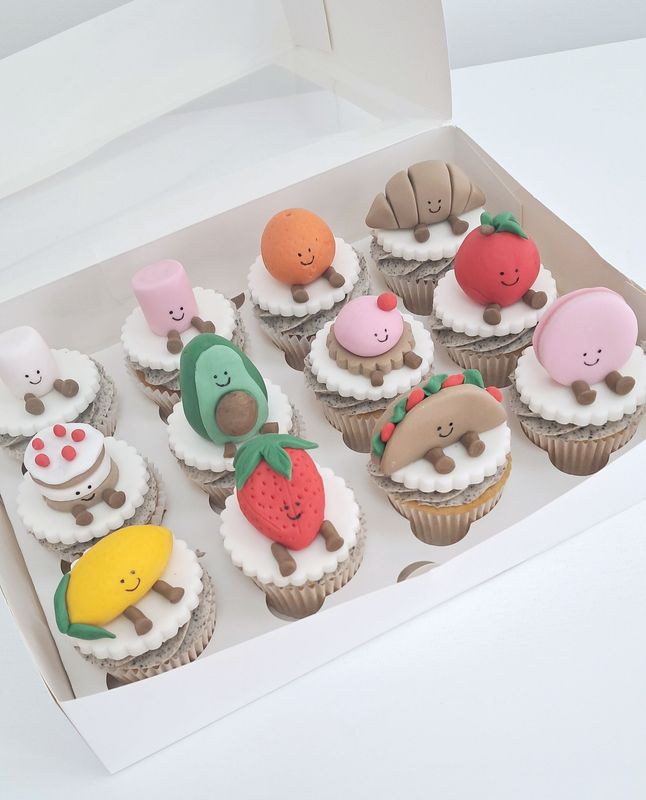 Handmade fondant jellycat cupcakes !