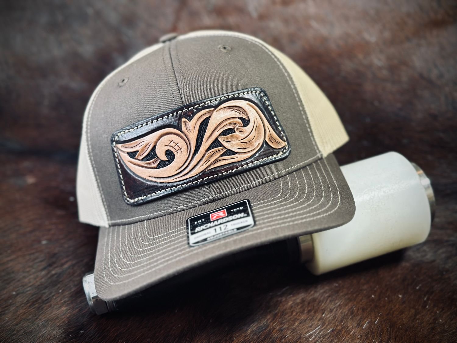 BROWN/TAN HAT WITH TOOLED PATCH