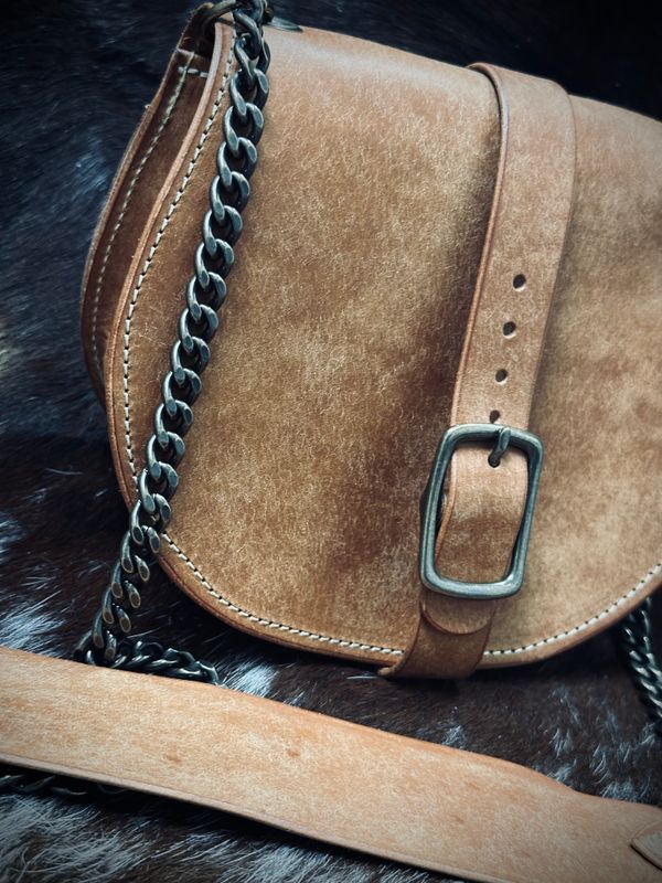 Small Saddle Bag Style w/Chain Strap