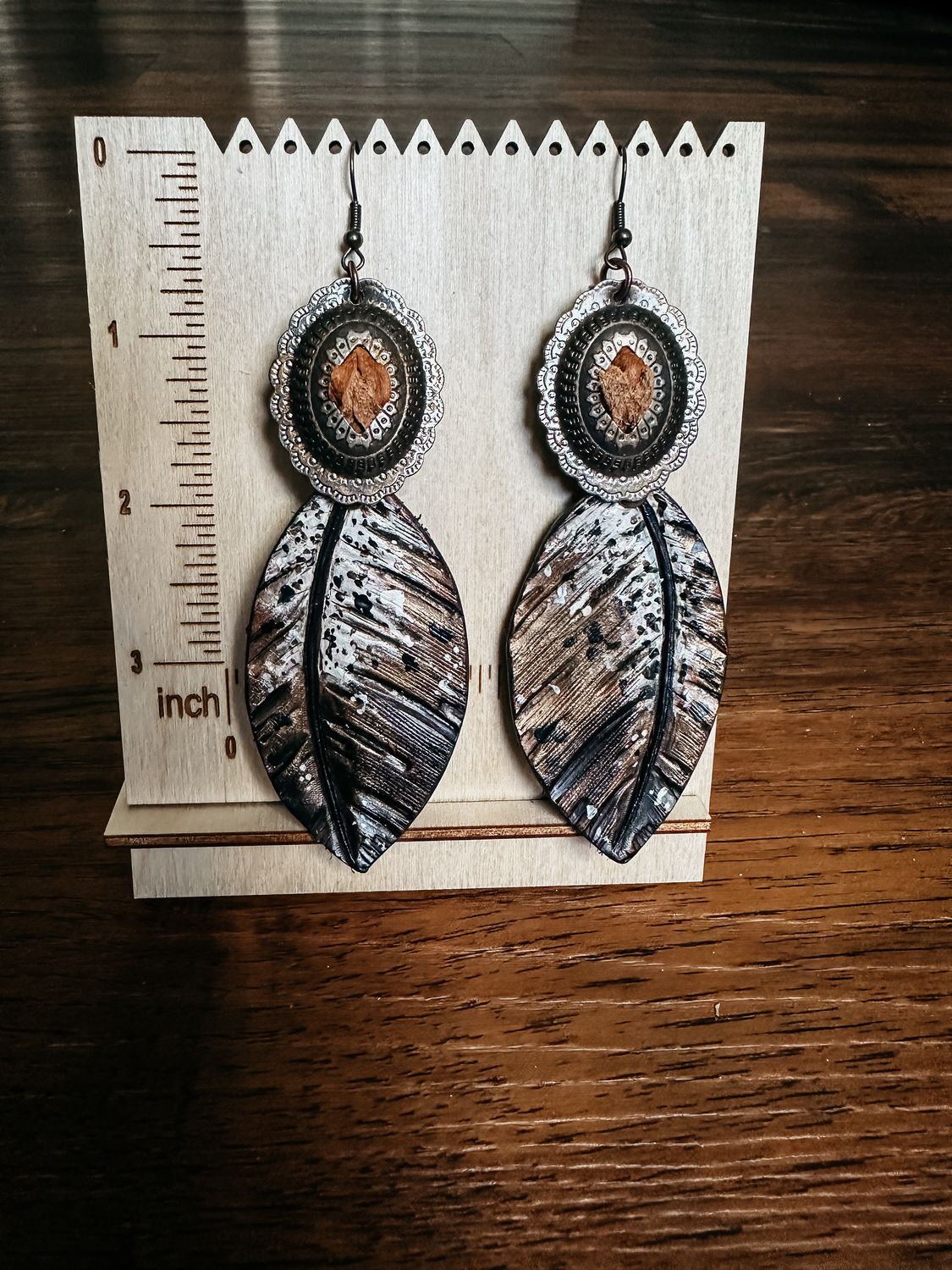 Slotted Concho Feather-Speckled