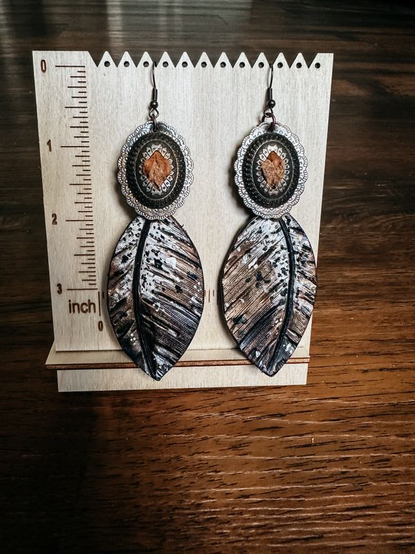 Slotted Concho Feather-Speckled