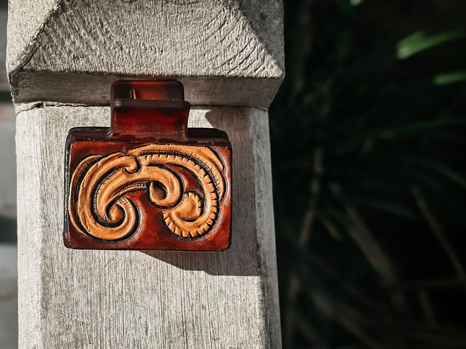 Smal Hair Clip (tortoise)- Tooled Leather