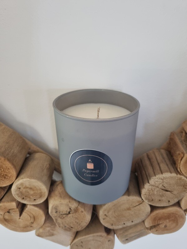 &#39;Vanilla &amp; Sandalwood&#39; - 220g candle