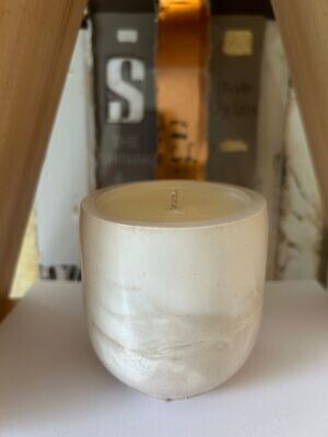 &#39;Pure Vanilla&#39; - sandstone curved base 180g candle