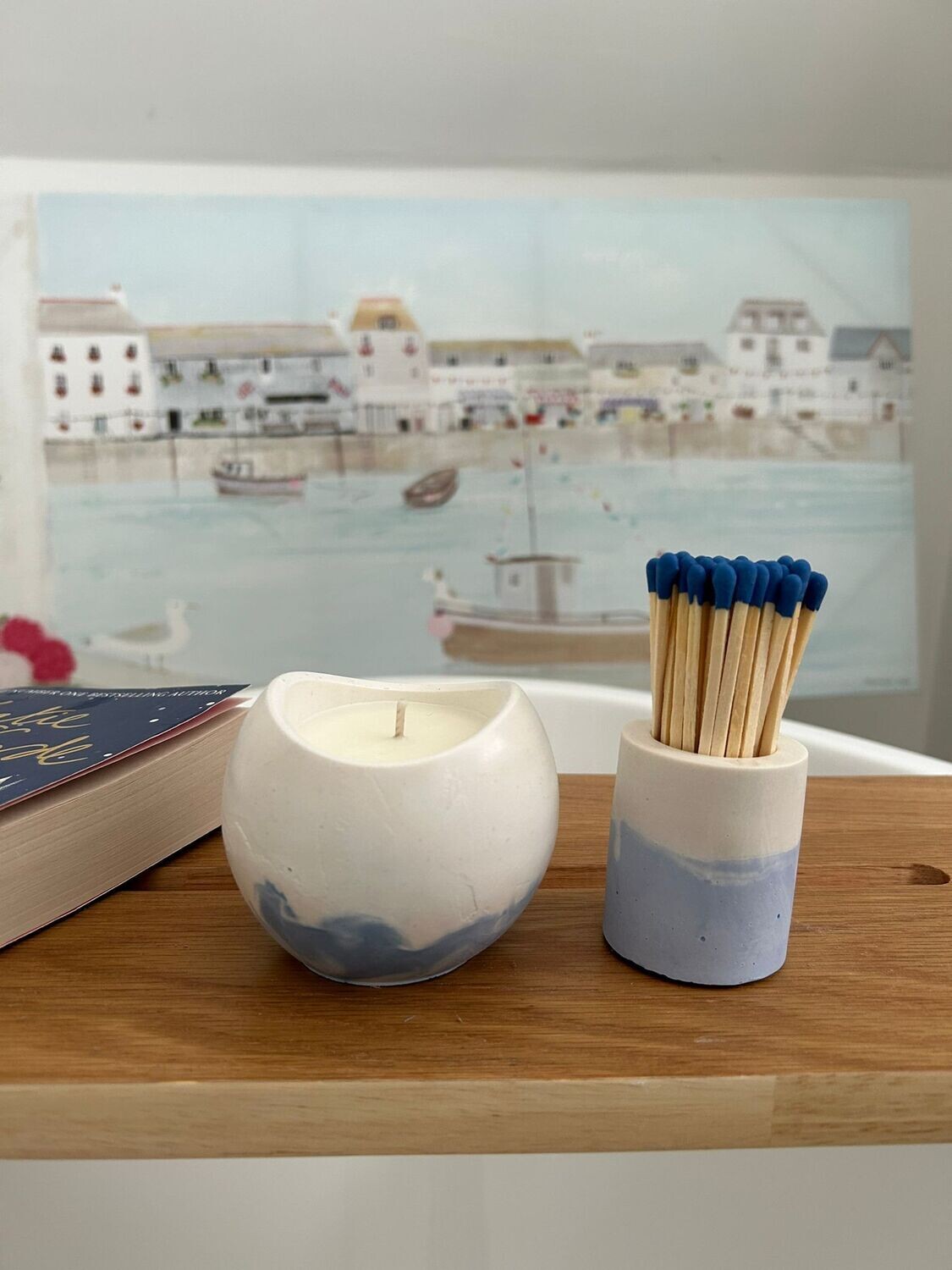 &#39;Rock Salt &amp; Driftwood&#39; - curved 165g candle &amp; match pot