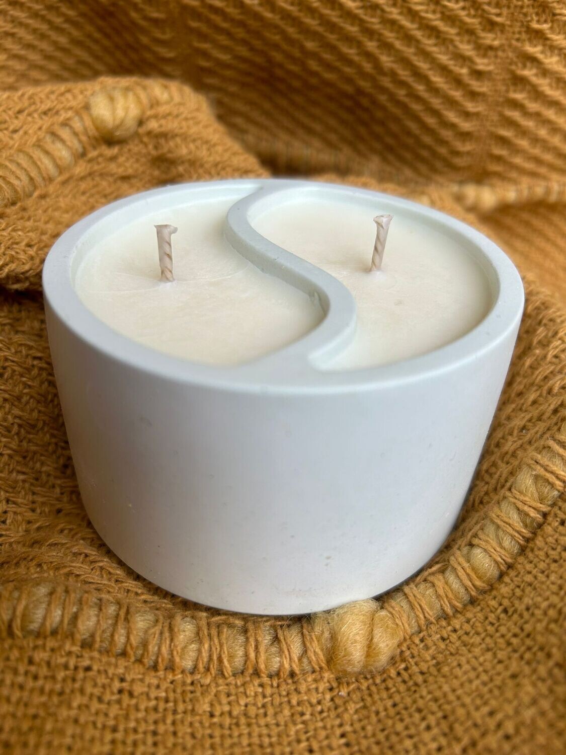 Lime. Basil &amp; Mandarin&#39; - yin &amp; yang 180g candle