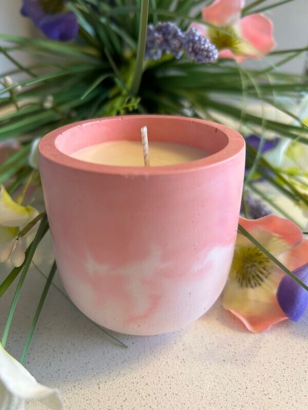 &#39;Raspberry &amp; Amber Rose&#39; - curved base 180g candle
