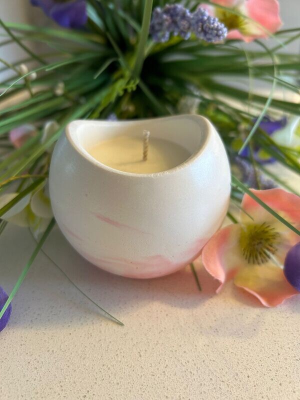 &#39;Raspberry &amp; Amber Rose&#39; - curved 165g candle