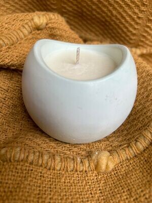 &#39;Lime, Basil &amp; Mandarin&#39; - curved 165g candle