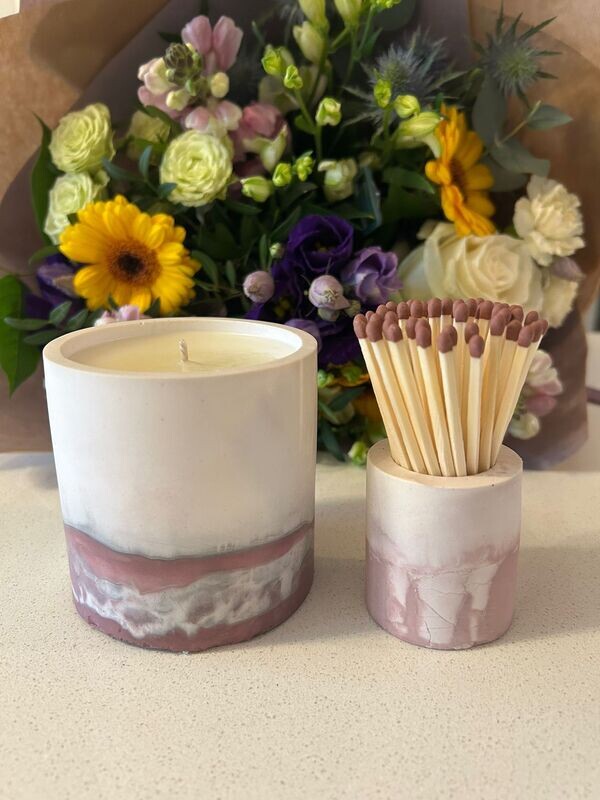 &#39;Vintage Bluebells &amp; Sweet Pollen&#39; - 220g candle &amp; match pot