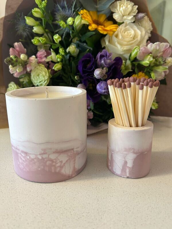 &#39;Vintage Bluebells &amp; Sweet Pollen&#39; - 220g large candle &amp; match pot