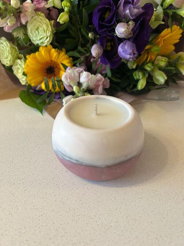 &#39;Vintage Bluebells &amp; Sweet Pollen&#39; - small 100g candle