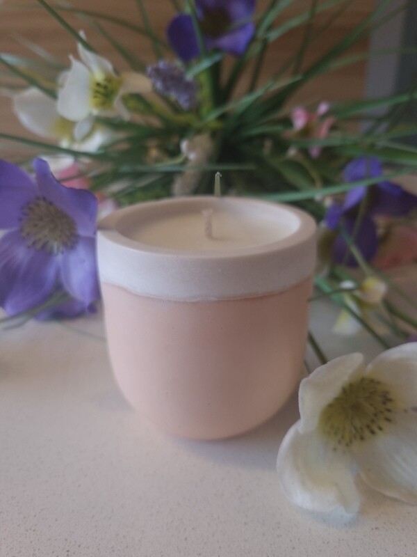 &#39;Ripe Peach &amp; Vanilla&#39; - 180g candle