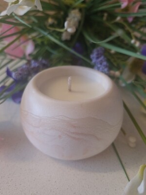 &#39;Ripe Peach &amp; Vanilla&#39; - small 100g candle